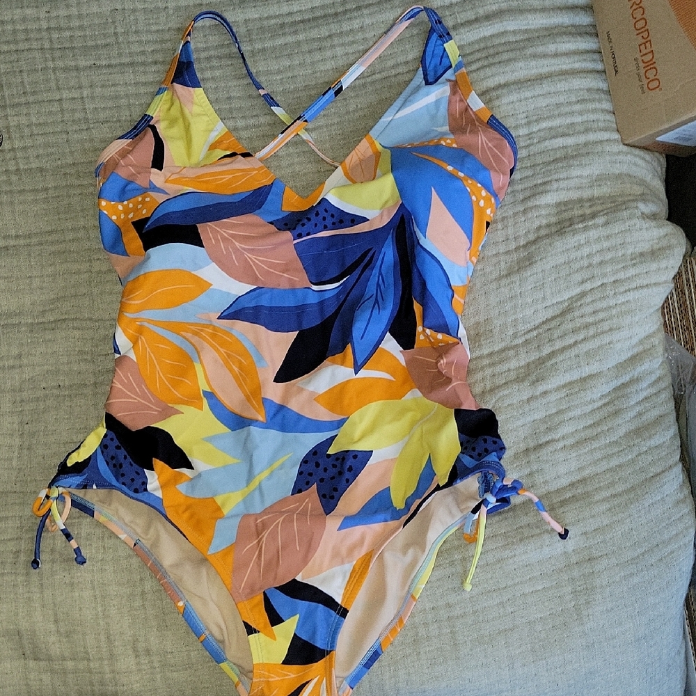 Kona Sol Multi Color One-Piece🏖